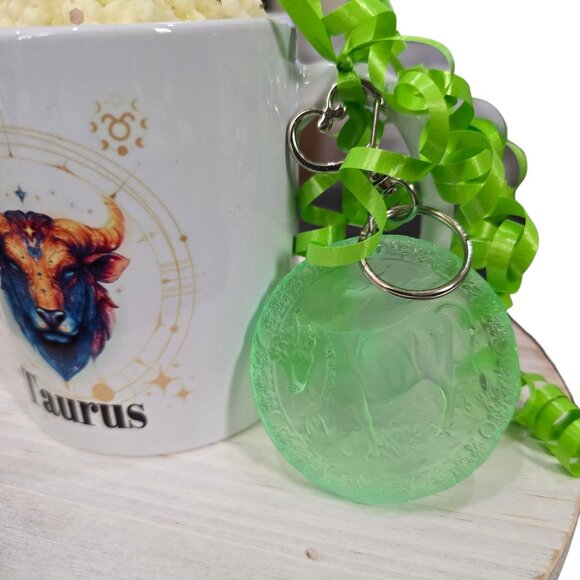 Taurus Zodiac Candle Gift Set ✦ Scented Mug Candle + Handmade Resin Keychain NWT - Picture 2 of 5